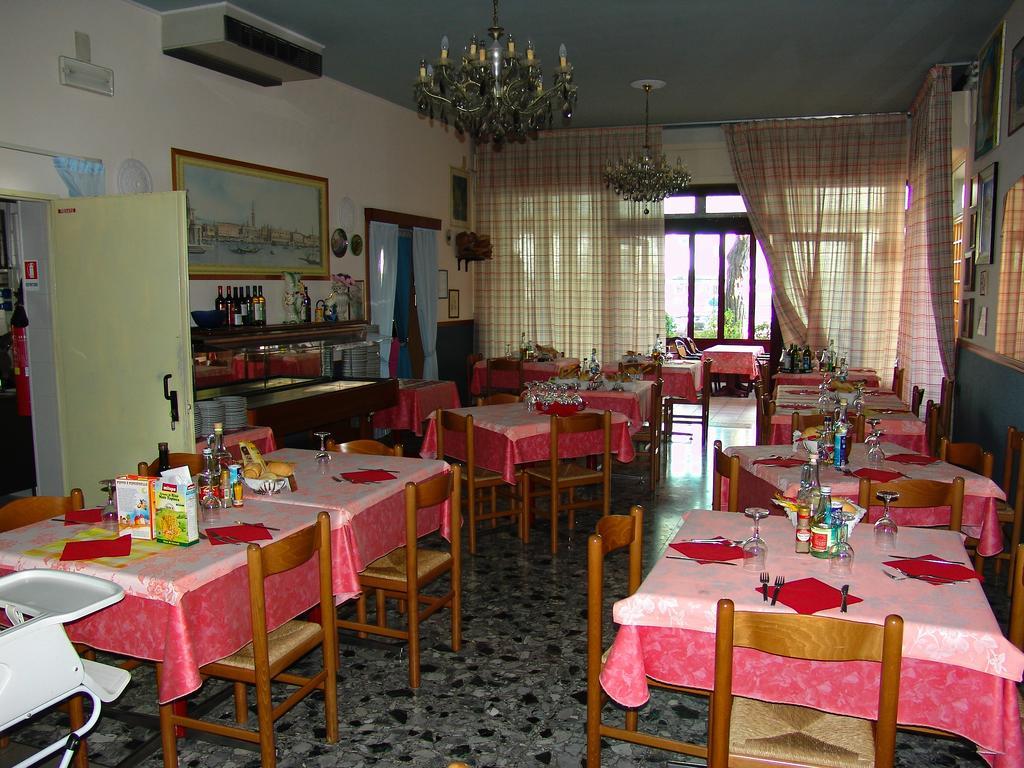 Hotel Villa Dina Τζεσόλο Λίντο Εξωτερικό φωτογραφία